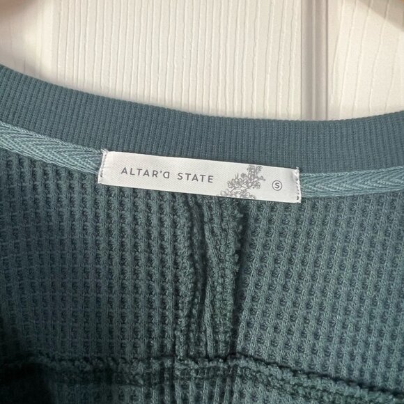 Altar’d State Women’s Teal Waffle Knit Split Neck High Low Top Thumbholes S - Picture 4 of 7